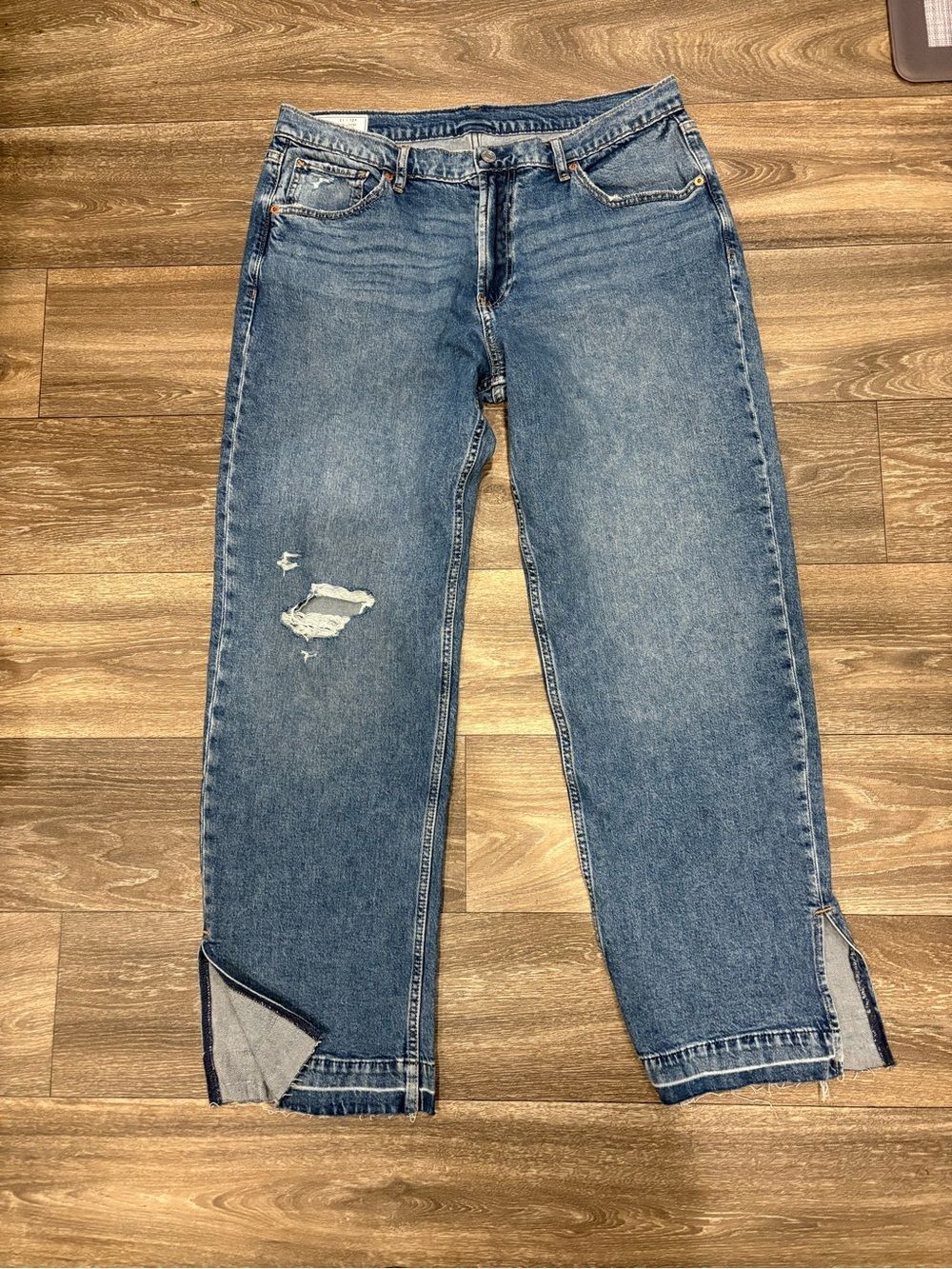 GAP Loose Mid Rise  Relaxed Straight Distressed Blue Jeans Size 12